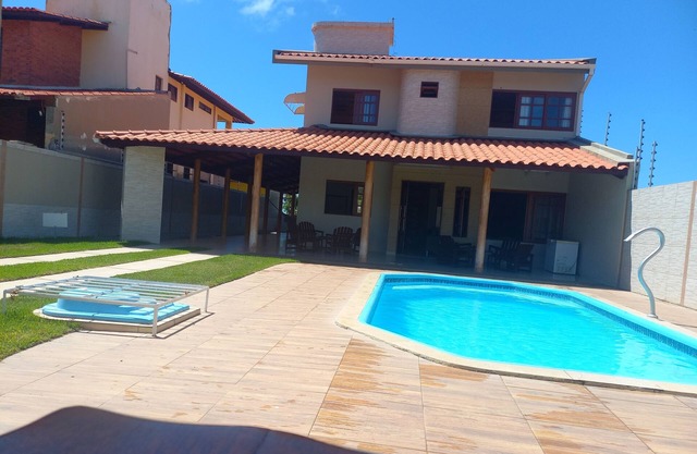 Excellent house with 6 bedrooms, pool and sea view 50m from the beach.