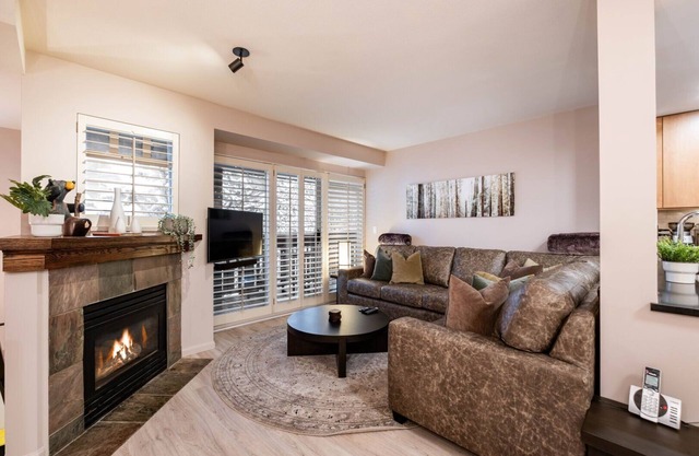 Excellent location | Renovated | Pool & hot tub | BBQ