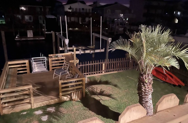 Excellent location! Short walk to beach. Lower canal home.