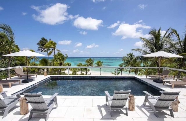 ❊Exceptional 4BR Beachfront Home w/Heated Pool & Back-up Generator, Banks Road❊