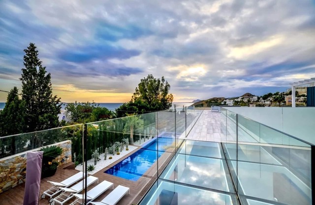 Exceptional villa100m from the beach - Heated pool - Sea view - Housework incl.