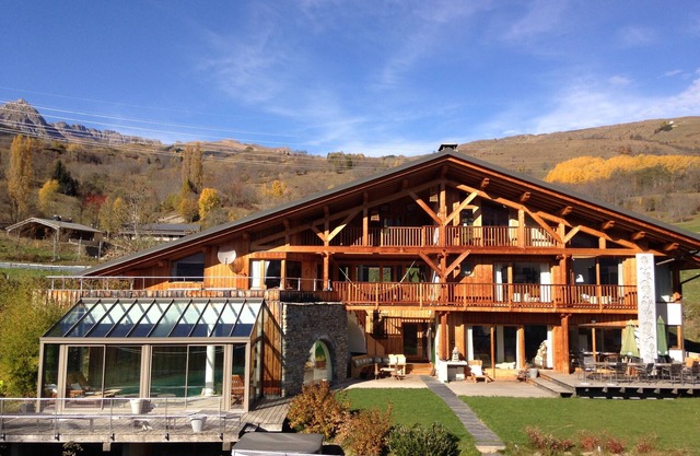 Exceptional, heated swimming pool, spa, sauna, tesla terminal, optional service