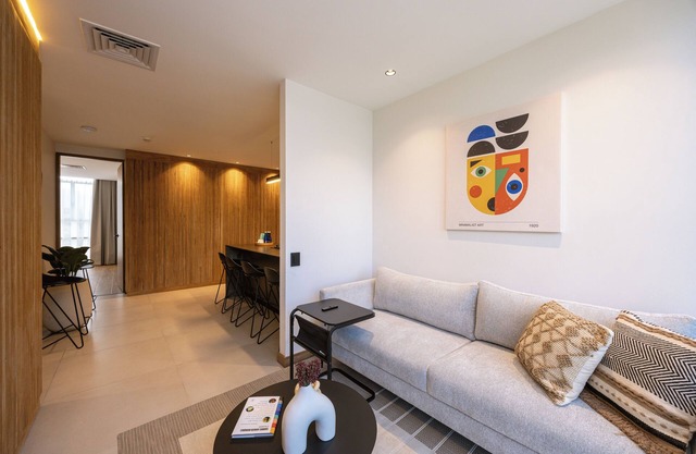 Exceptional 3BR unit with Jacuzzi & A/C in El Poblado