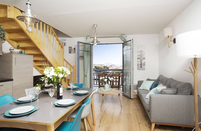 Exceptional apartment ideally located - 1st line to sea - swimming pool - parking lot