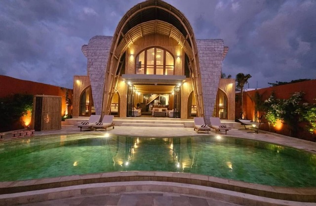 Exceptional Bamboo Estate in Kuta for 12 guests