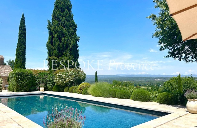 Exceptional Estate with 2 swimming pools in the charming village of Ménerbes