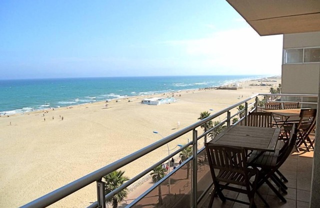 Exceptional View, Waterfront Apartment