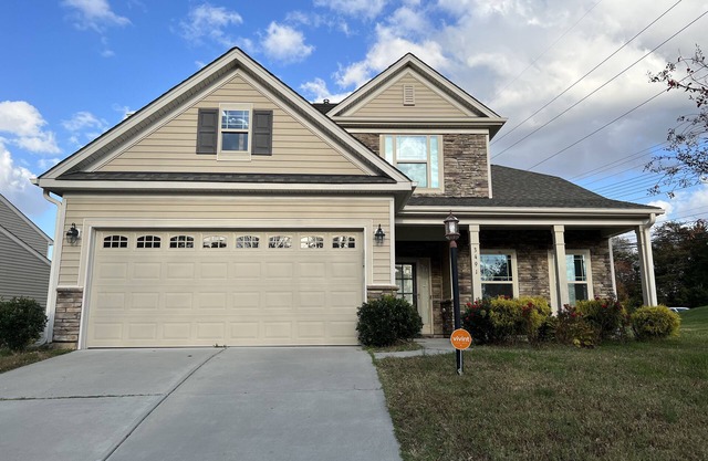 🍀 Exceptional Fully Equipped Spacious Home 1 King & 2 Queen BRs