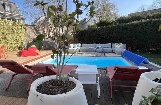 EXCEPTIONAL GITE SWIMMING POOL, SPA, SAUNA, CINEMA, PETANQUE, 15PERS