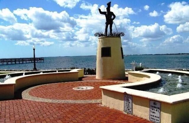 Exceptional Lakefront Property with Updated Interior in Punta Gorda