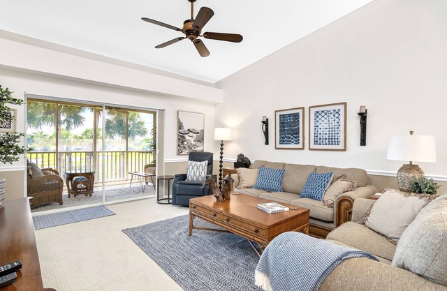 Exceptional Stunner: Casa Familia 2BR+den, gated Highland Woods Country Club.