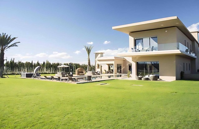 Exceptional villa - Modern - 6 suites