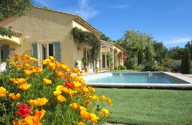 Exceptional villa with swimming pool. Magnificent view of Lac Ste Croix