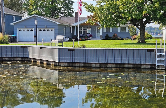 Exceptional Waterfront Ranch Retreat on Sodus Bay! ⛵️