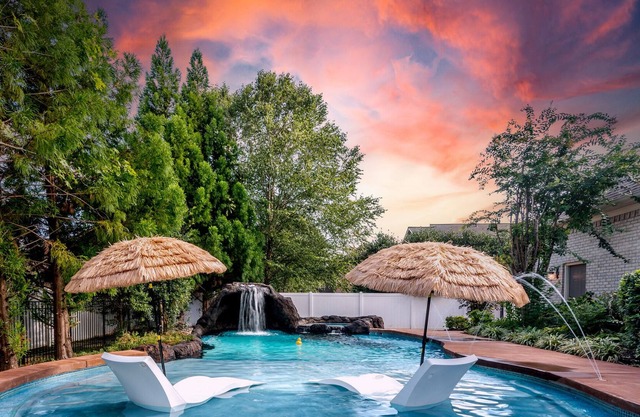 Exceptionally Spacious Family Vacation Home With Private Pool & Spa