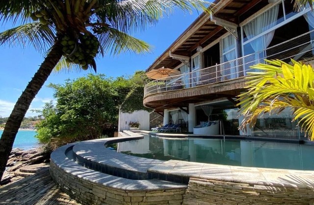 Exclusive beachfront location at Ferradura Beach: Your Refuge in Búzios!