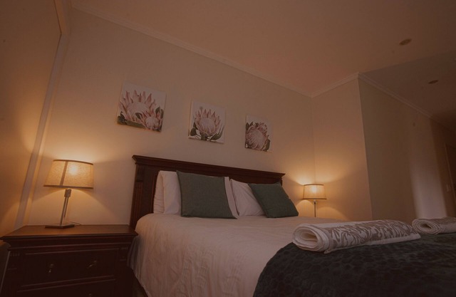 Exclusive Cul-de-Sac: 2 Bed En-suite Lux Skyline