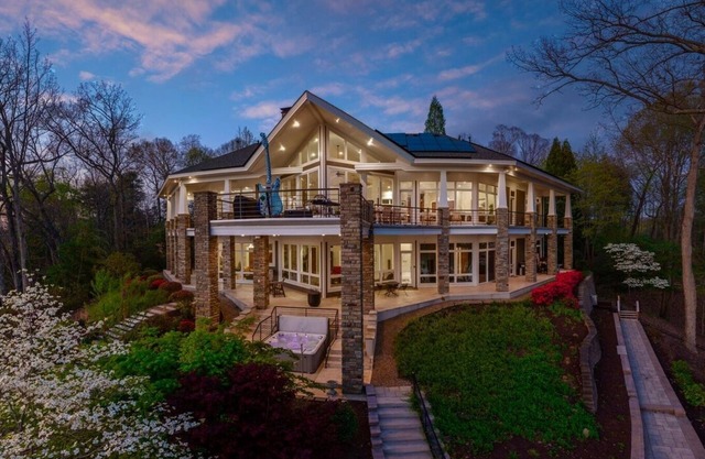 Exclusive Grand Lakefront Escape on Island 180 Lake Front Views