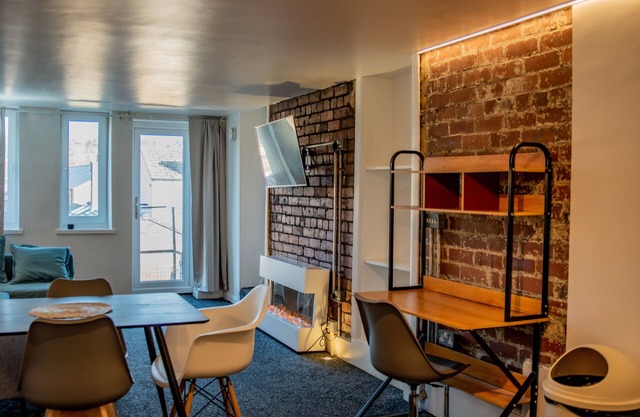 Exclusive Modern & Luxury Apartment At DealHouse