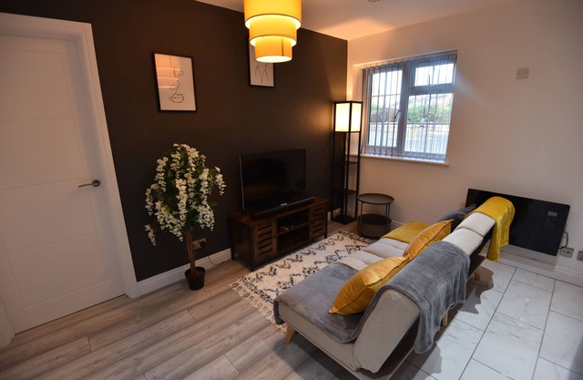 Exclusive! Newly Refurbished 1-bed Apt, near Bristol City Centre,UK