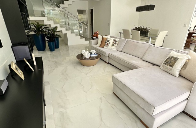 Exclusive pool - close to the beach - clubs and shopping centers