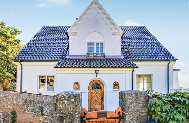 Exclusive, spacious villa with sauna, outdoor pool and panoramic sea views.