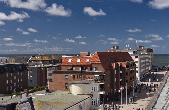 Exclusive vacation apartment with sea view and large balcony in the middle of Westerland
