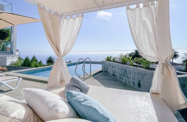 Exclusive villa Casa el Goce with sea views