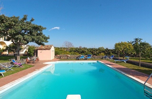 Exclusive Villa with Pool & Jacuzzi, lovely Sea-Etna view near Catania/Taormina