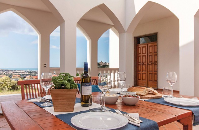 Exclusive Villa with Spectacular Panoramic Views - Excellent location ★