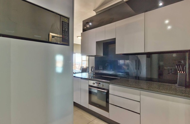 Executive 2-Bedroom Apartment with 180° City Views in Cape Town