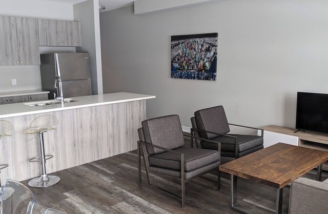 Executive 3-Bedroom Townhouse Condo with 3 Ensuites