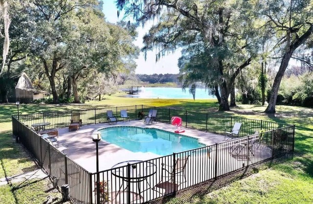 Executive 5-Bedroom Pool Home | Lakeview Estate | Dade City, FL