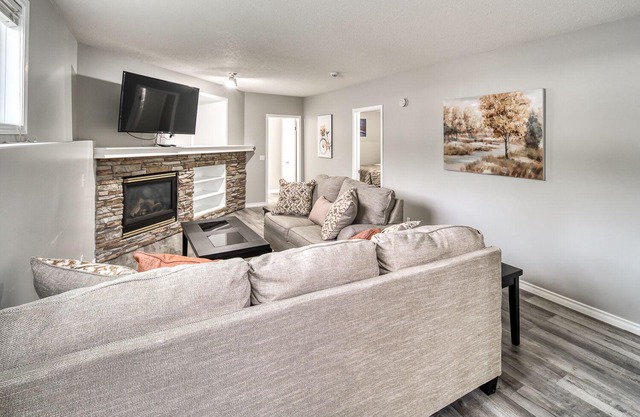 EXECUTIVE 5BD HOME | MINS TO SPRUCE MEADOWS