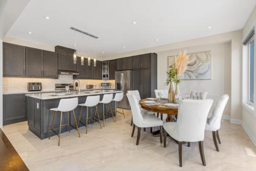 Executive 5BR-4BATH Detached Bramp/Miss Border