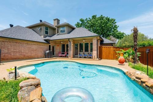 Executive Family Home with Pool in Keller, DFW by HomeStayPros