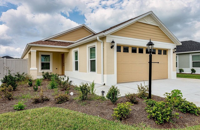 Executive Golf Course across the street! King, 2 Queens, Queen sofa, Pets ok!