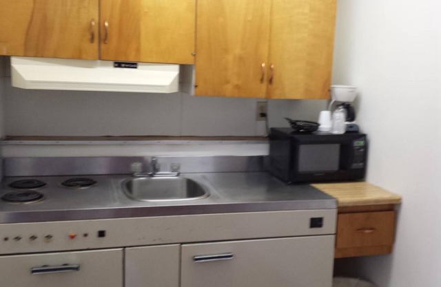 Executive Inn & Suites