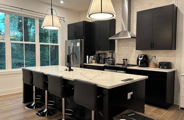 Executive level Grant Park, Chosewood Park, Atlanta 3 Story Townhome w/Garagen