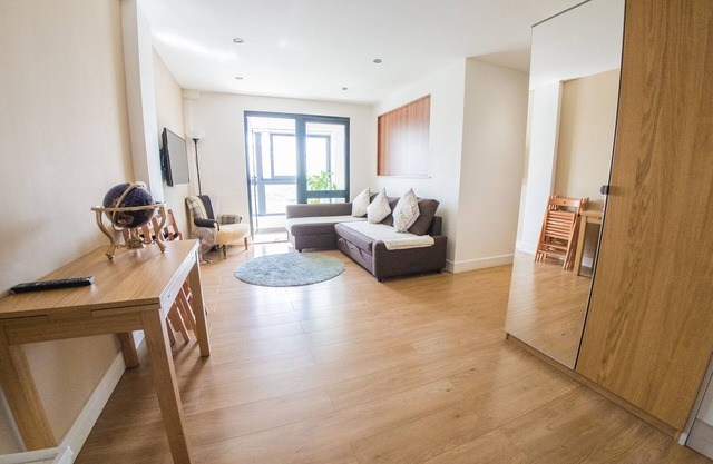 Executive One Bedroom Apartment City View Balcony