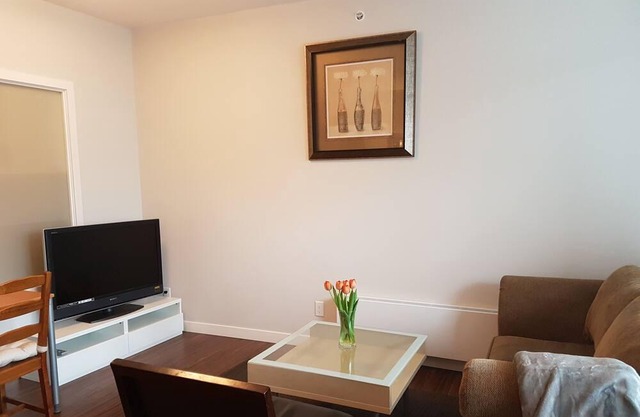 Executive Studio Lower Lonsdale