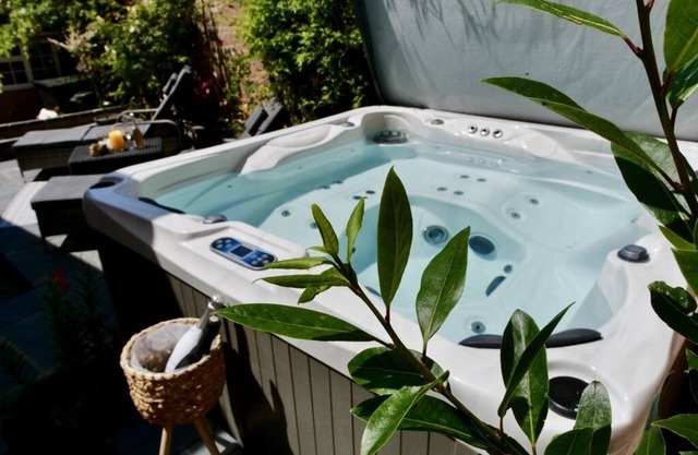 Executive Suite with Private Hot Tub SkyTV