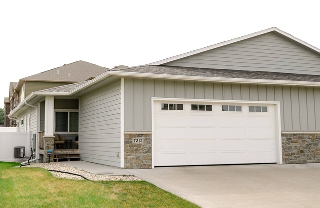 Executive Twin Home in quiet neighborhood located in south central Sioux Falls