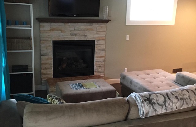 Executive Walkout Suite In The NW