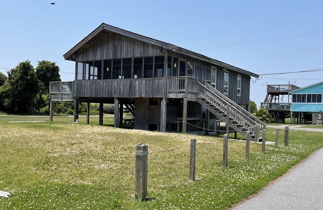 Exhale is Pet Friendly and close to Teach's Lair Marina and at the southern end of Hatteras Village!