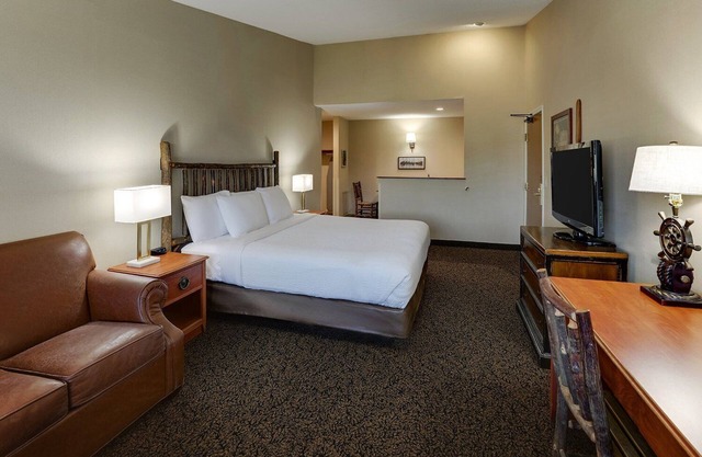 Expanded King in Stoney Creek Peoria! Living Area w/Sofa Sleeper | 2 Units