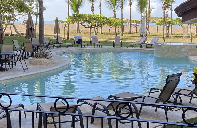 EXPECT THE BEST! 3BR2BA Ocean, Beachfront, 1st Floor, Walk out to Pool and Beach