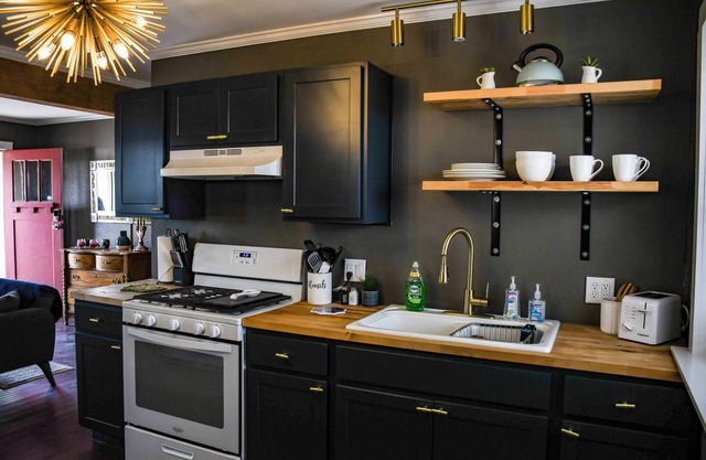 Experience a West Texas getaway in our cozy home in heart of downtown Alpine.