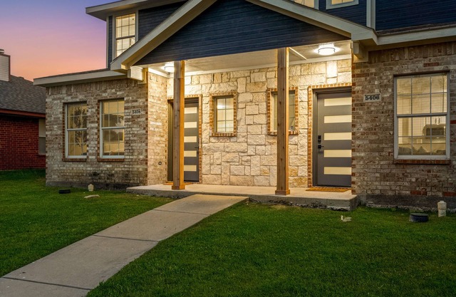 Experience Arlington:4BR Comfort & Class- Minutes to Cowboys, Rangers, 6 Flags!n