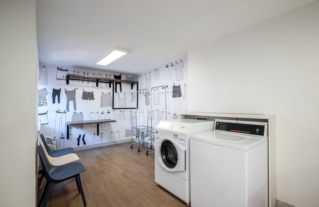 Experience Colgate Clock! Spacious Suite! Near Light Rail!